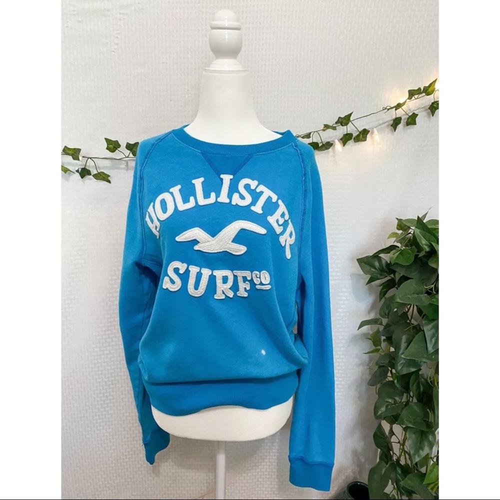 Hollister blue graphic crew neck sweater medium